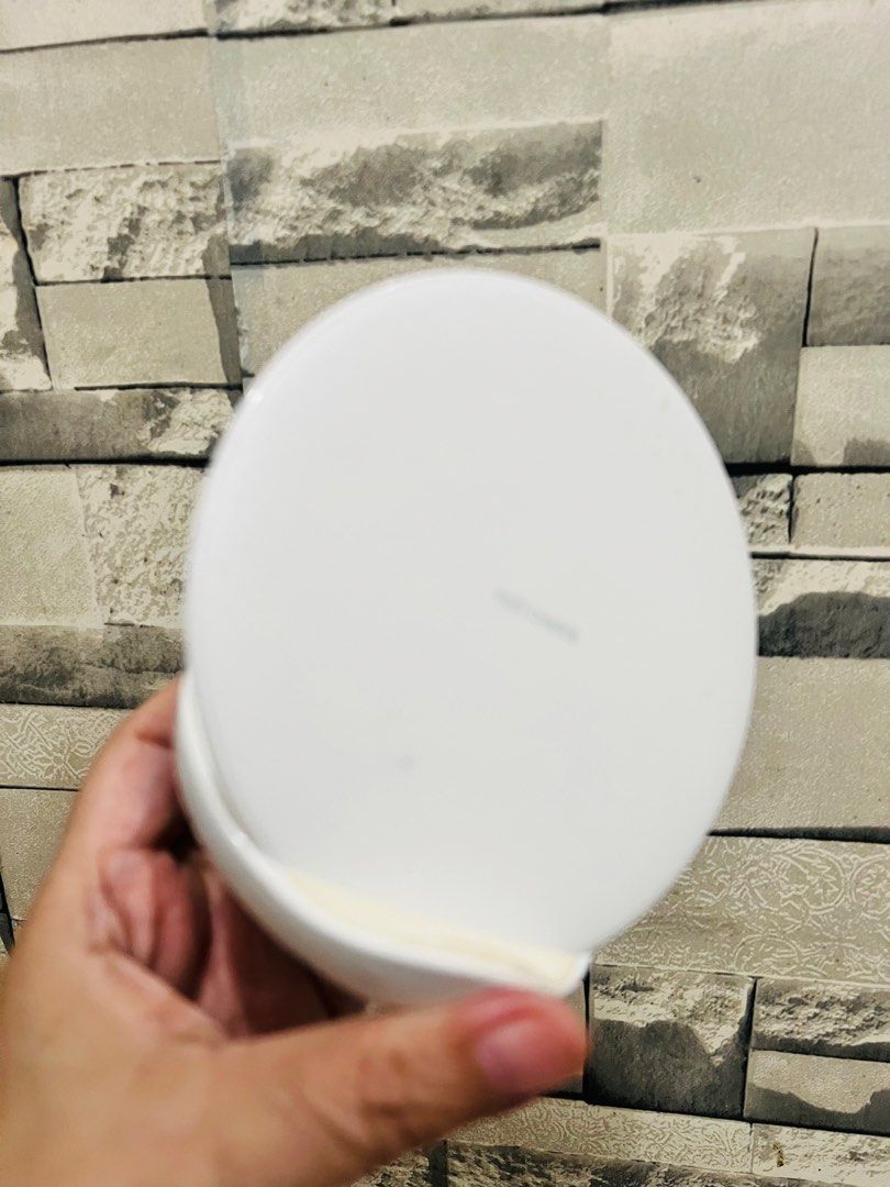 Affordable Samsung Fast Charge Wireless Charging Stand 😍👌🏻 (Category: Chargers) located in Malolos. Submitted by afford.japan (Listing ID 1463037299, Image 2). Description: Affordable Samsung Fast Charge Wireless Charging Stand 😍👌🏻.