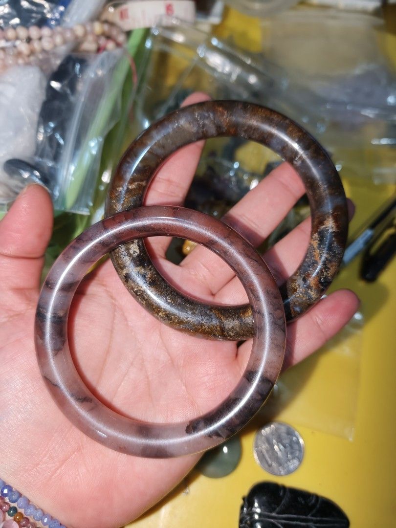 Agate Bundle Solid Bangle 2pcs (Category: Bracelets) located in Quezon City. Submitted by piaoliangcollections.ph (Listing ID 1463099041, Image 3). Description: Get it now for 3500. 2pieces na. Napakaganda. AI Overview Agate stone is a popular grounding crystal believed to promote emotional balance, mental clarity, and protection..