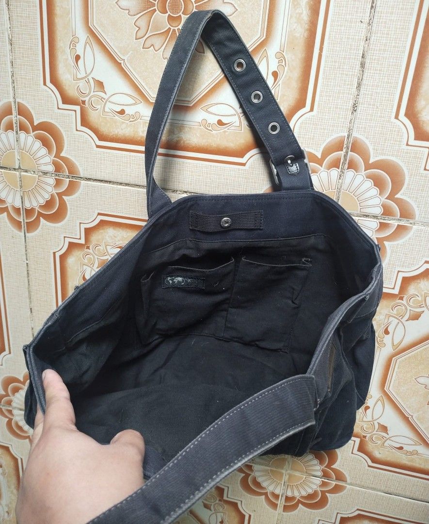 Agnes b voyage (Category: Tote Bags) located in Bauko. Submitted by vayne123_turtle (Listing ID 1462894965, Image 2). Description: Agnes b voyage Canvas tote bag color rate: 8/10.
