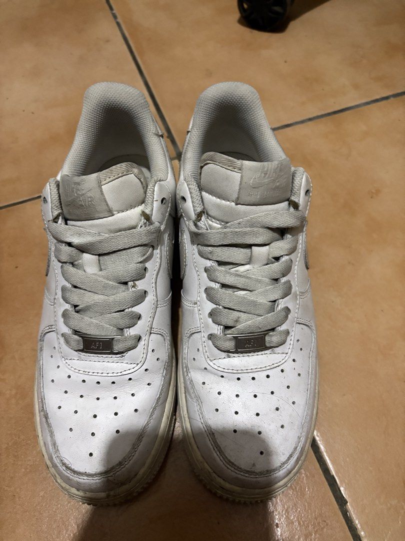 air force 1 (Category: Sneakers) located in San Juan City. Submitted by newdeer.0af166 (Listing ID 1463021129, Image 1). Description: Nike Air Force 1 Low – Triple White With original box 📌 Condition: Used / good condition 📌 Size: 7.5 📌 Note: Needs cleaning lang since natambak na 📌 Reason for selling: No longer being used Still in good wearable condition with no major damage visible. May normal signs of use, creasing, and discoloration, espec