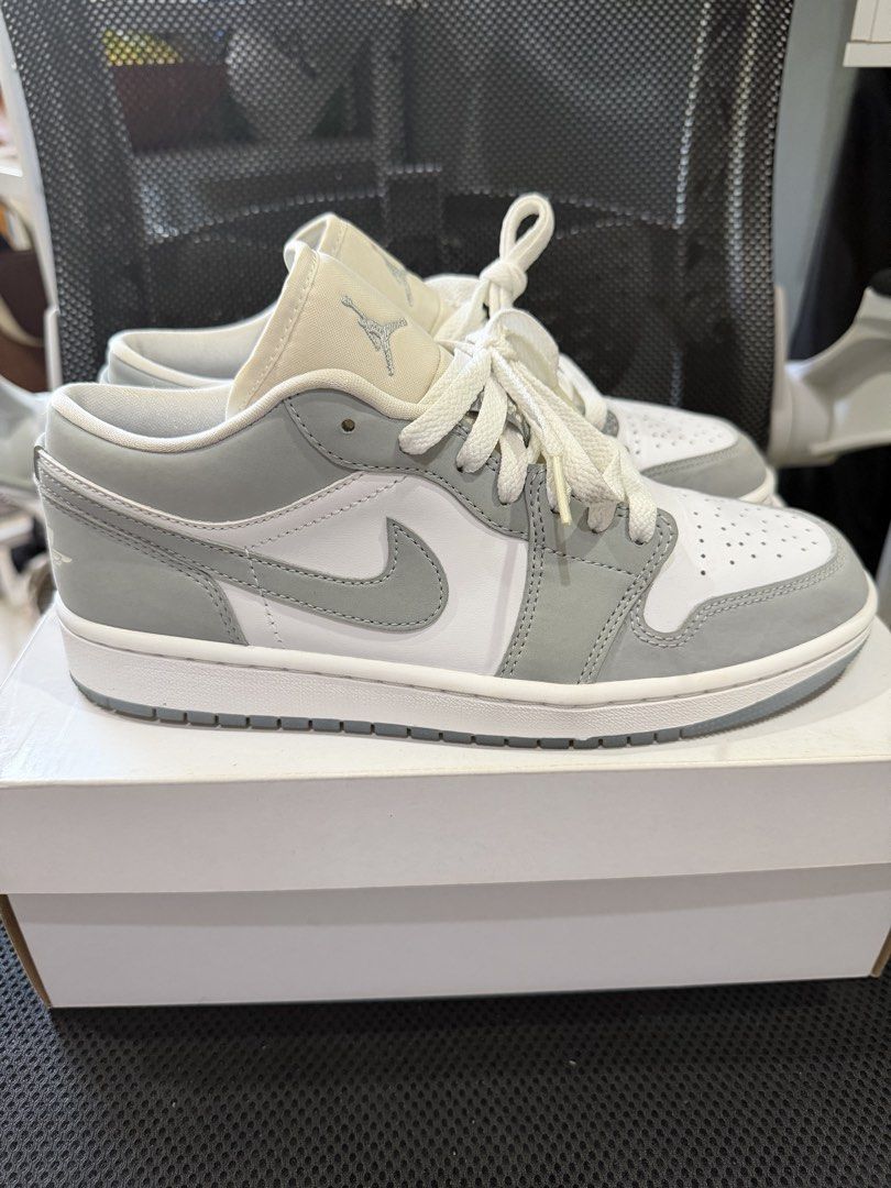 Air Jordan 1 Low "Wolf Grey" Size 8 (Category: Sneakers) located in Carmona. Submitted by leilahoops (Listing ID 1462897681, Image 2). Description: - Air Jordan 1 Low - Color: Wolf Grey - Size: US Women’s 8 - Includes Original Box - Needs cleaning.