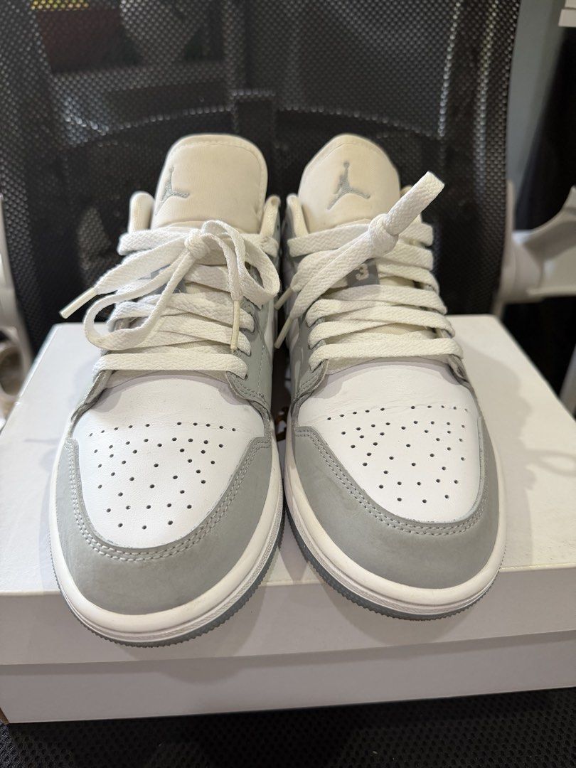 Air Jordan 1 Low "Wolf Grey" Size 8 (Category: Sneakers) located in Carmona. Submitted by leilahoops (Listing ID 1462897681, Image 3). Description: - Air Jordan 1 Low - Color: Wolf Grey - Size: US Women’s 8 - Includes Original Box - Needs cleaning.