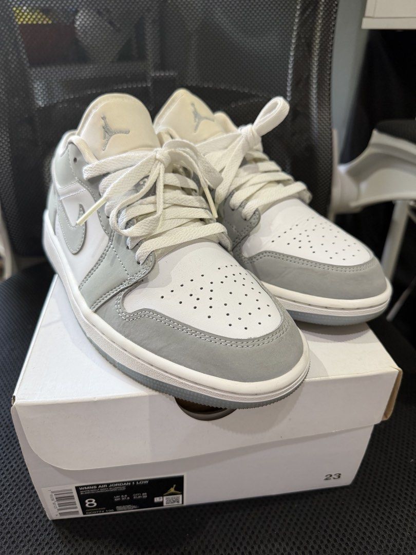 Air Jordan 1 Low "Wolf Grey" Size 8 (Category: Sneakers) located in Carmona. Submitted by leilahoops (Listing ID 1462897681, Image 1). Description: - Air Jordan 1 Low - Color: Wolf Grey - Size: US Women’s 8 - Includes Original Box - Needs cleaning.