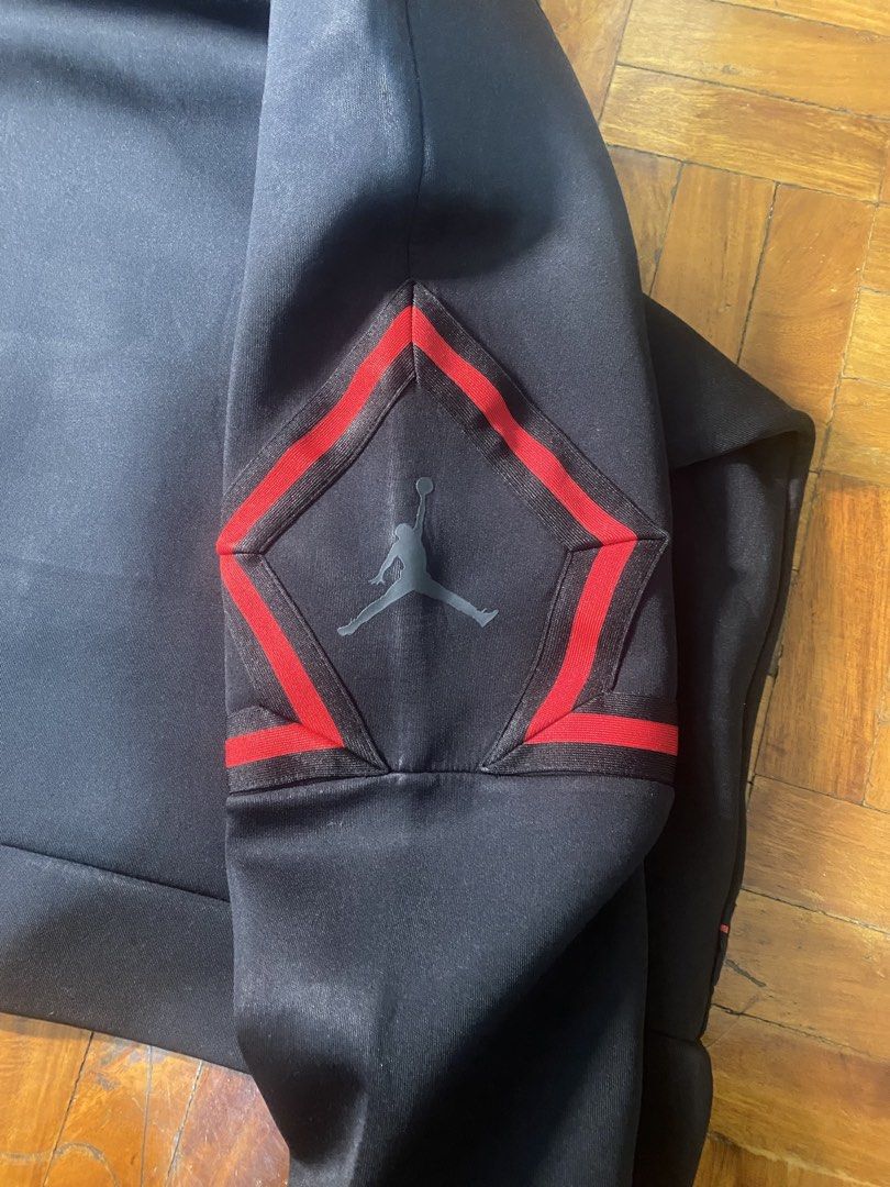 Air Jordan Jacket (Category: Activewear) located in Manila. Submitted by gnccolectiblezz (Listing ID 1462971753, Image 2). Description: Message me na lang sa Tags.