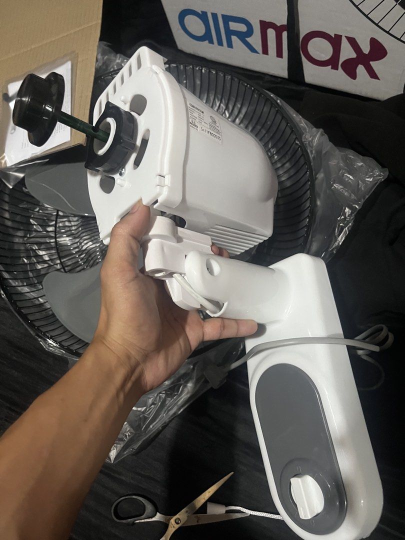 Airmax AWF-16 16" 3 Speed Oscillating Fan (Category: Fans) located in Mandaluyong City. Submitted by notsickkkkk (Listing ID 1463083221, Image 3). Description: - Airmax Oscillating Fan - 16-inch Blade Size - 3 Speed Settings - Built-in Thermal Fuse for Safety - Box and Manual Included - Perfect for staying cool.