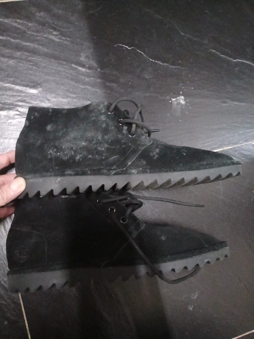 Airwalk x Uniform Experiment shoes (Category: Casual Shoes) located in Cebu City. Submitted by perfectzero (Listing ID 1463031506, Image 2). Description: .
