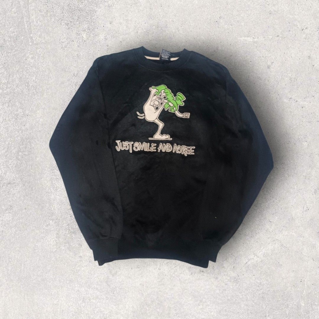 Akademiks Sweater (Category: Coats, Jackets and Outerwear) located in San Jose. Submitted by jmthepogi (Listing ID 1463067459, Image 1). Description: BASA MUNA BAGO MINE MGA BRO🫶 Issues:minimal crackprints📌 PM IF INTERESTED AND DIMEZ😁 •PAYMENT : Via Gcash •NO BOGUS MINER/BUYER 📌 Disclaimer: Please manage your expectations since the item are ukay/thrift. Unseen flaws hole/pinhole Color may vary due to lighting. (Shipment via J&T)🚚📦 Bilhin ny