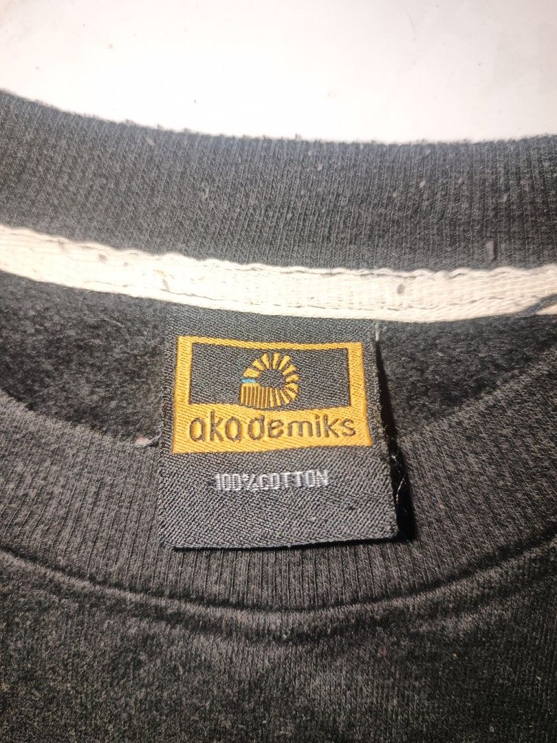 Akademiks Sweater (Category: Coats, Jackets and Outerwear) located in San Jose. Submitted by jmthepogi (Listing ID 1463067459, Image 3). Description: BASA MUNA BAGO MINE MGA BRO🫶 Issues:minimal crackprints📌 PM IF INTERESTED AND DIMEZ😁 •PAYMENT : Via Gcash •NO BOGUS MINER/BUYER 📌 Disclaimer: Please manage your expectations since the item are ukay/thrift. Unseen flaws hole/pinhole Color may vary due to lighting. (Shipment via J&T)🚚📦 Bilhin ny