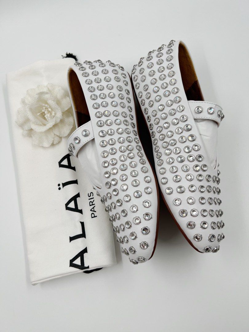 ⚜️Alaia white flats shoes (Category: Sneakers & Footwear) located in Makati City. Submitted by 90sangel (Listing ID 1463068947, Image 2). Description: 💎 Sparkle at Every Step — ALAÏA Strass Flats •Item: Alaia ballet flats •Size: We source •Condition: Excellent! Includes store dustbag. Box is not included from the Sale price 🏷️.