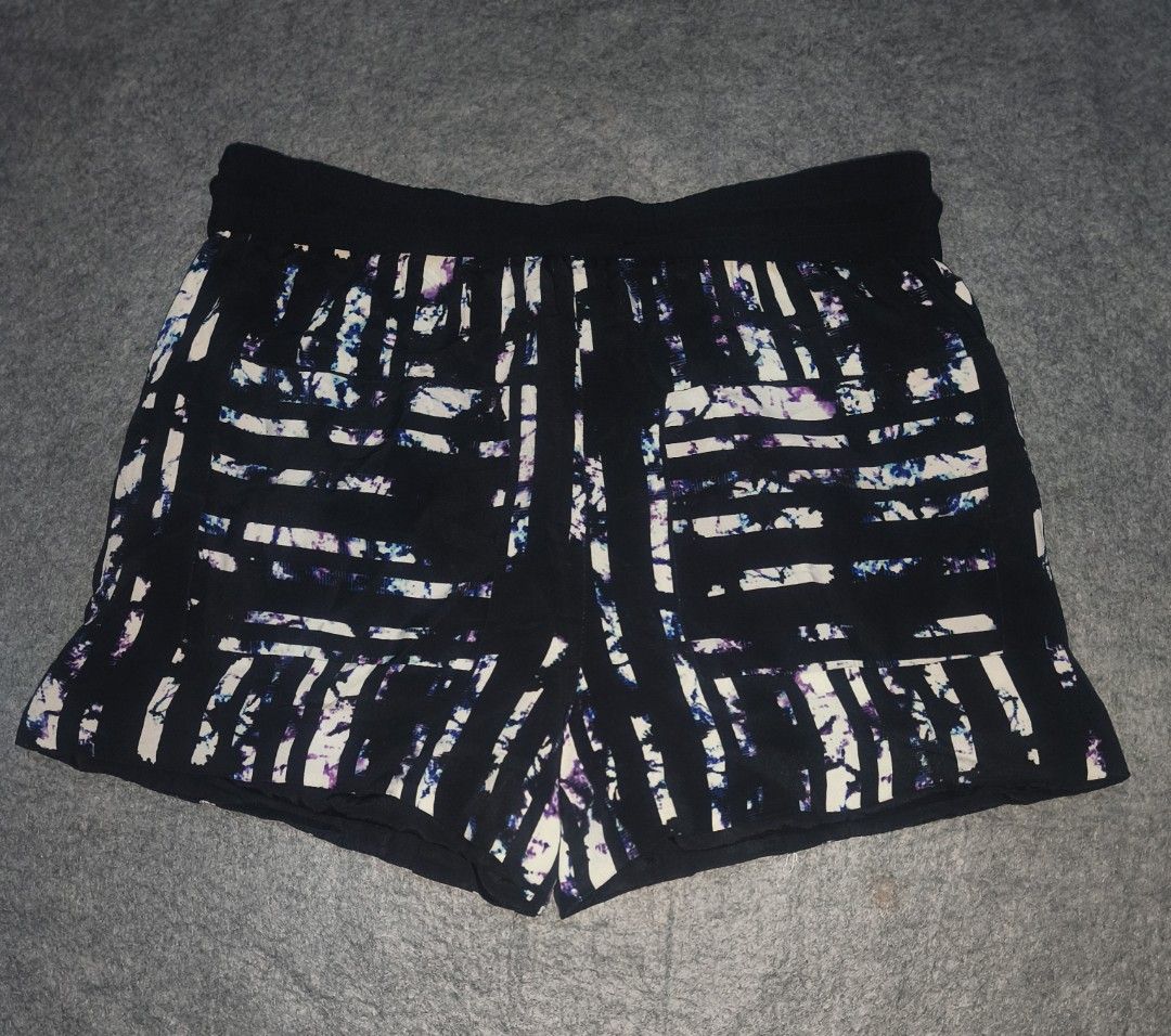 ALEXANDER WANG Black White Print Silk Shorts (Category: Shorts) located in Cagayan de Oro. Submitted by adamfitz (Listing ID 1462971916, Image 3). Description: - Luxurious 100% silk shorts - Cool white and purple abstract stripe print - Comfortable elastic waistband with drawstring - Professional dry clean only - Ideal for lounging or casual outings excellent no issues payment: Gcash, maribank & LBP courier: J&T color may vary due to lightning it
