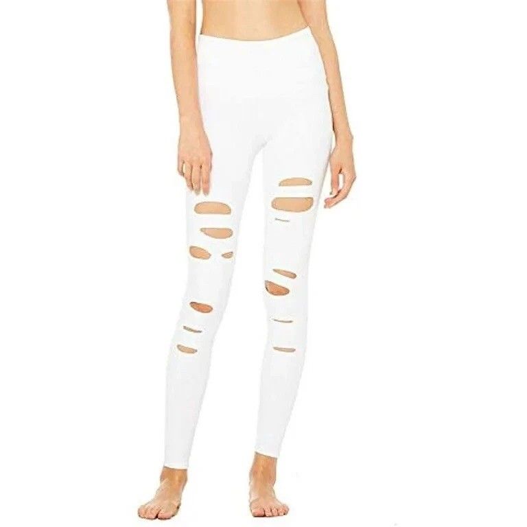 Alo ripped warrior leggings S (Category: Activewear) located in Subic. Submitted by petitecorner22 (Listing ID 1462964968, Image 1). Description: like new pa slight color transfer sa likod I'm not sure if matatanggap sa bleach 400 nalang.