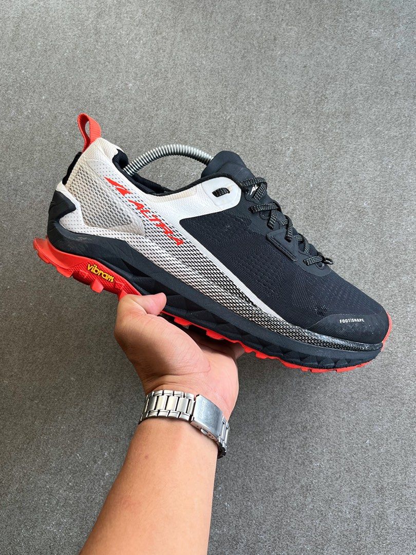 ALTRA OLYMPUS 4 (Category: Casual Shoes) located in Butuan. Submitted by jacobfrost (Listing ID 1463067771, Image 1). Description: ALTRA OLYMPUS 4 10 US MENS 44 EUR EXCELLENT CONDITION FIXED SOCKLINE / MINOR SCRATCH TOE PART ₱1,800 🏷️.