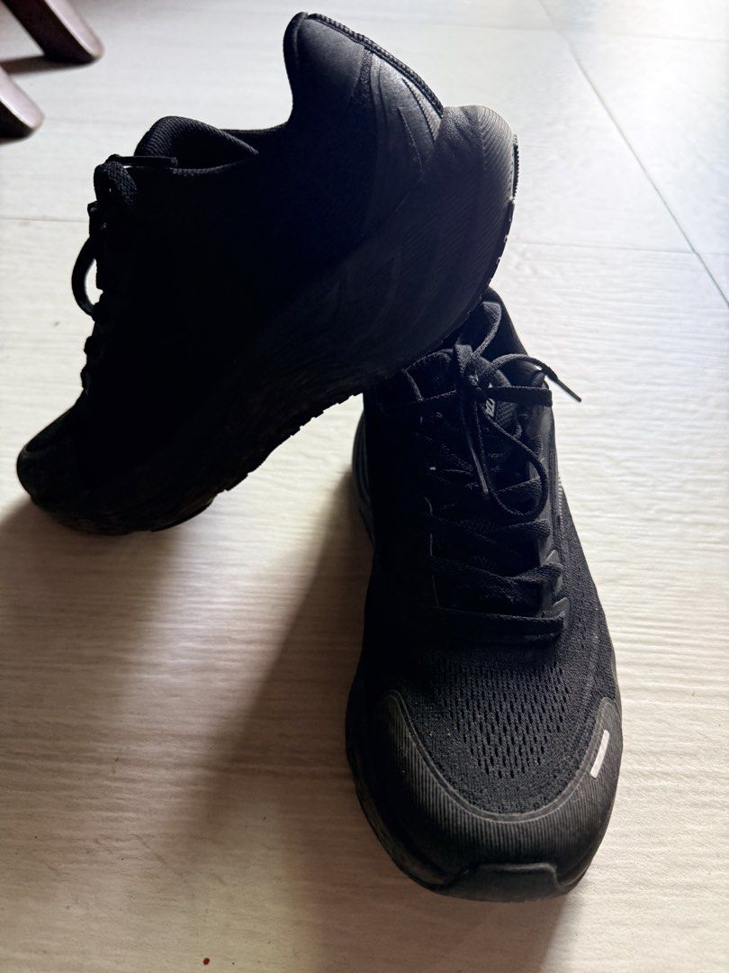 Anta PG7 Travel Running Shoes (Category: Sneakers) located in Bulacan. Submitted by lemmojen17 (Listing ID 1462928615, Image 1). Description: Anta PG7 Travel Running Shoes (Widefoot) Used but not abused No box included.