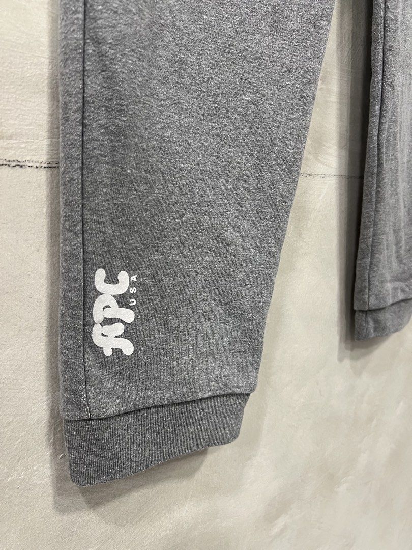 A.P.C , A.P.C. USA Print Sweat pants (Category: Joggers) located in Quezon City. Submitted by shanks. (Listing ID 1462949255, Image 1). Description: Features a pair of grey heather A.P.C. USA fleece sweatpants featuring an elasticized waistband, clean tapered legs, and the signature “A.P.C. U.S.A.” graphic printed near the right ankle cuff. Size : Small Dimensions : Length : 39.5 inches Inseam : 29 inches Leg opening : 6 inches Knee : 9 inches Th