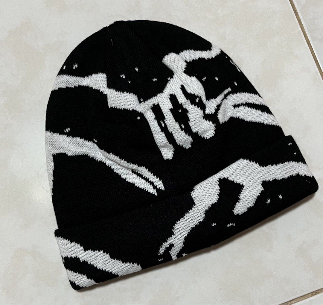 ARC’TERYX GROTTO TOQUE (Category: Beanies) located in Cavite. Submitted by drip_syndicate (Listing ID 1463102919, Image 3). Description: CONDITION: 9.8/10 COLOR RATE: 9.8/10 NO ISSUE.