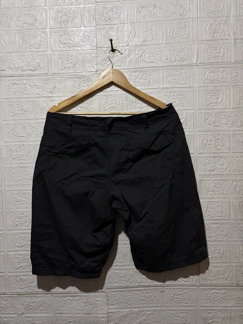 ARC’TERYX SHORT (Category: Activewear) located in Quezon City. Submitted by davidso682 (Listing ID 1462892347, Image 3). Description: ARC’TERYX SHORT W 32 to 36 L 21 LO 11 Color Rate 9/10 excellent Condition issue sunfade in Hem 550.