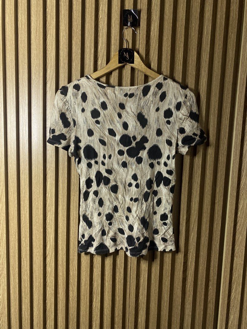 Armani Collezione (Category: Luxury Apparel) located in Davao. Submitted by msthrifted (Listing ID 1462898941, Image 3). Description: No flaws Like new.