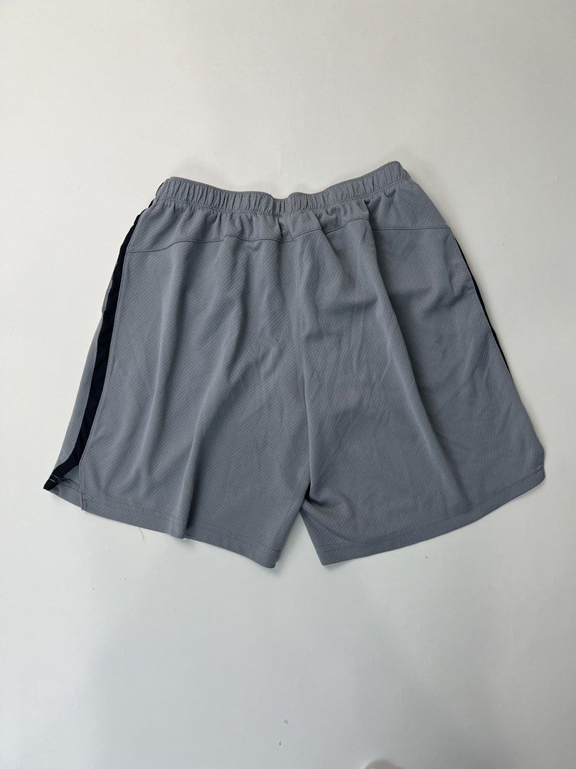 Asics Shorts (Category: Shorts) located in Makati City. Submitted by ufcknwthbst (Listing ID 1463012482, Image 3). Description: 19 inch length 9.5/10 condition No issue.