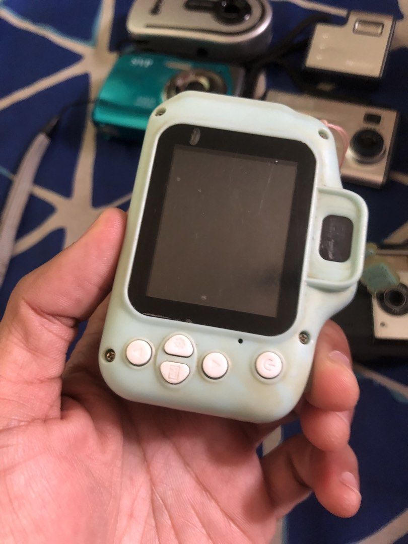 Assorted digital cameras untested defectives (Category: Cameras) located in Quezon City. Submitted by markgolveo (Listing ID 1462960400, Image 3). Description: Assorted digital cameras untested defectives Considered as defectives for parts out repairs No set breaking.
