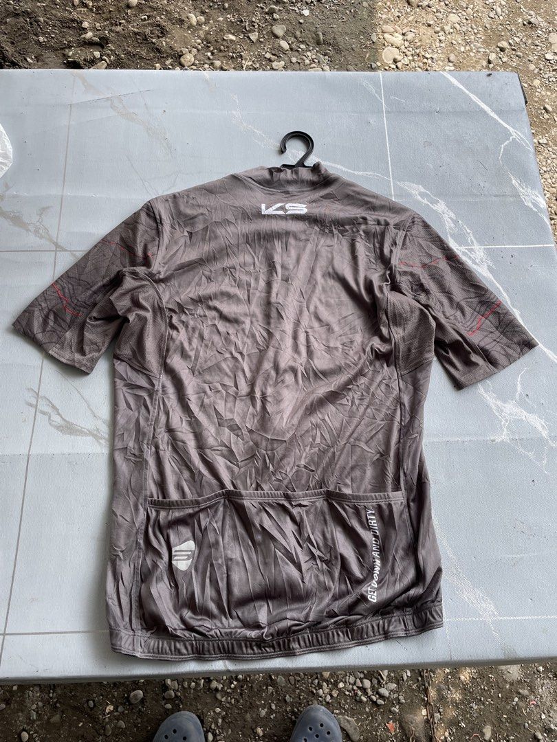 Atlas cycling jersey (Category: Activewear) located in New Bataan. Submitted by rebisa.404 (Listing ID 1462908409, Image 1). Description: Atlas cycling jersey (stretchable) XL on tag Best fit Large 20 width 23 length No issue Need wash.