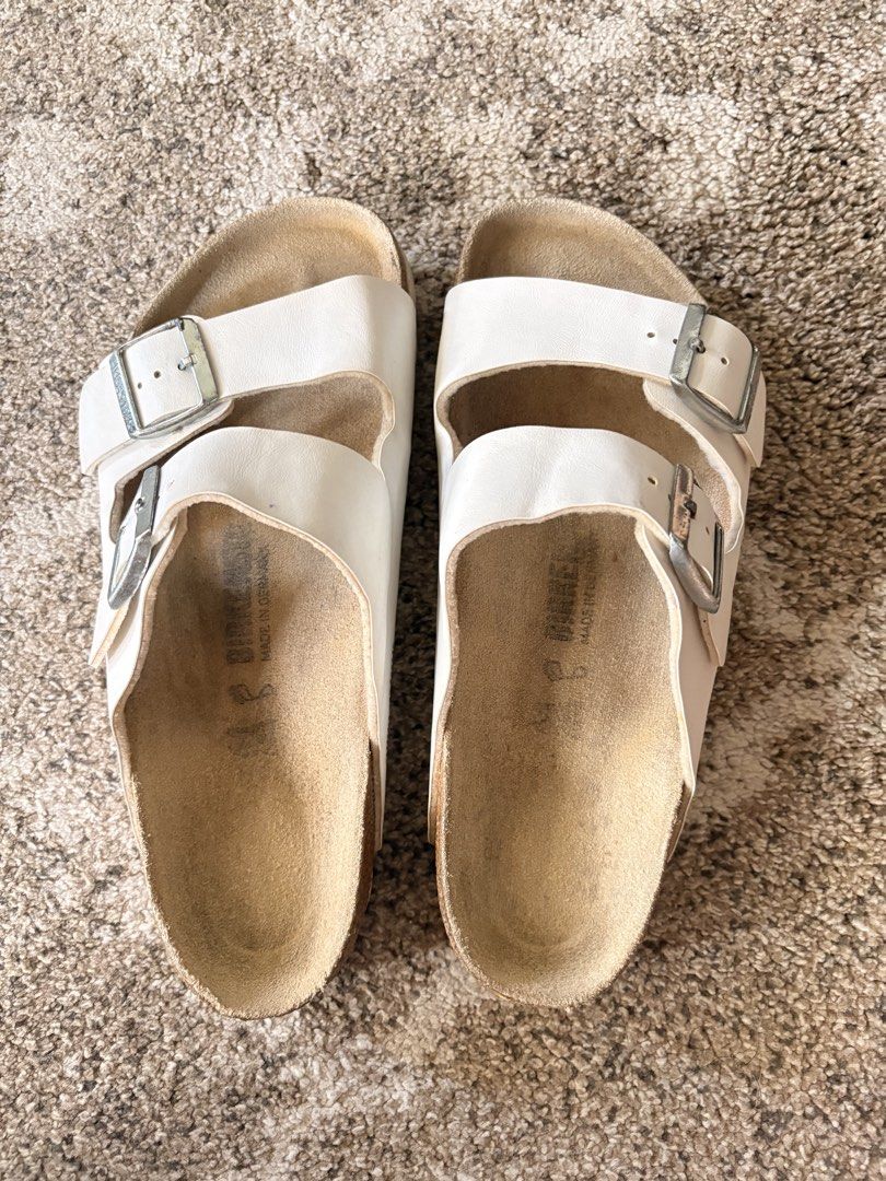 Auth Preloved Birkenstock Arizona (Category: Slippers & Slides) located in Paranaque City. Submitted by silentstone.dolphin (Listing ID 1463067033, Image 2). Description: With Minimal Sign of Used.. Visible Print. Size 41RF.. Best Seller💰 All time favorite👌 Super Nice in Actual😍.