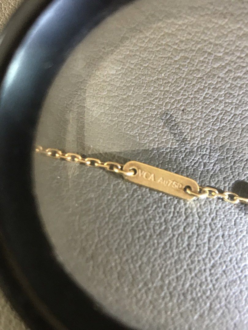 Auth van cleef sweet alhambra bracelet YG (Category: Bracelets) located in Muntinlupa City. Submitted by shoebizzness (Listing ID 1462898804, Image 2). Description: Guaranteed authentic Comes with CoA fr legit app Length is 6.5 to 7 inches YG mother of pearl Complete assay at end of loop Meet up Alabang.