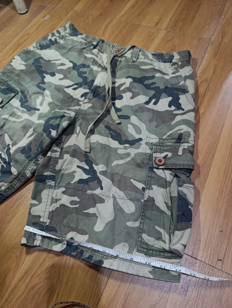 Authentic Calorado Green Camouflage Cargo Shorts (Category: Shorts) located in Bulacan. Submitted by koritooo (Listing ID 1463050331, Image 2). Description: Authentic Calorado Green Camouflage Cargo Shorts Good as new, paint issue Complete tags/ Wash tags Size M Dimensions: 34 Width 23 Length 12 Hem Color rate: 10/10.