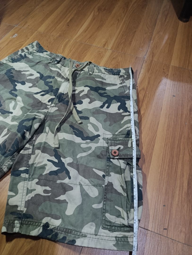 Authentic Calorado Green Camouflage Cargo Shorts (Category: Shorts) located in Bulacan. Submitted by koritoo (Listing ID 1463050567, Image 3). Description: Authentic Calorado Green Camouflage Cargo Shorts Good as new, paint issue Complete tags/ Wash tags Size M Dimensions: 34 Width 23 Length 12 Hem Color rate: 10/10.