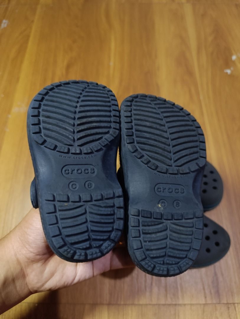 Authentic Crocs Sandals For Baby (Category: Slippers and slides) located in Bulacan. Submitted by koritoo (Listing ID 1463048769, Image 3). Description: Authentic Crocs Sandals For Baby Both in good condition size 6-7.