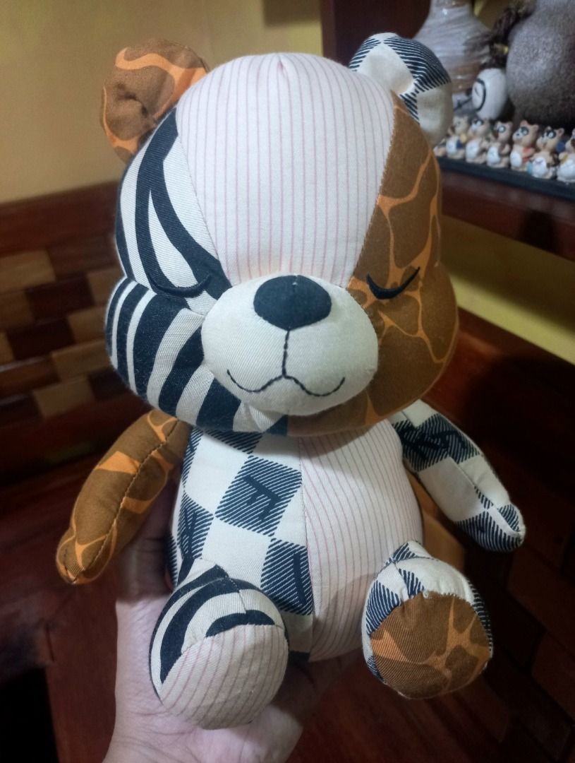AUTHENTIC Linda Farrow Limited Edition Patchwork Teddy Bear Plush (Category: Plushies & Soft Toys) located in Pugo. Submitted by mhylee_fang1989 (Listing ID 1462994174, Image 1). Description: .