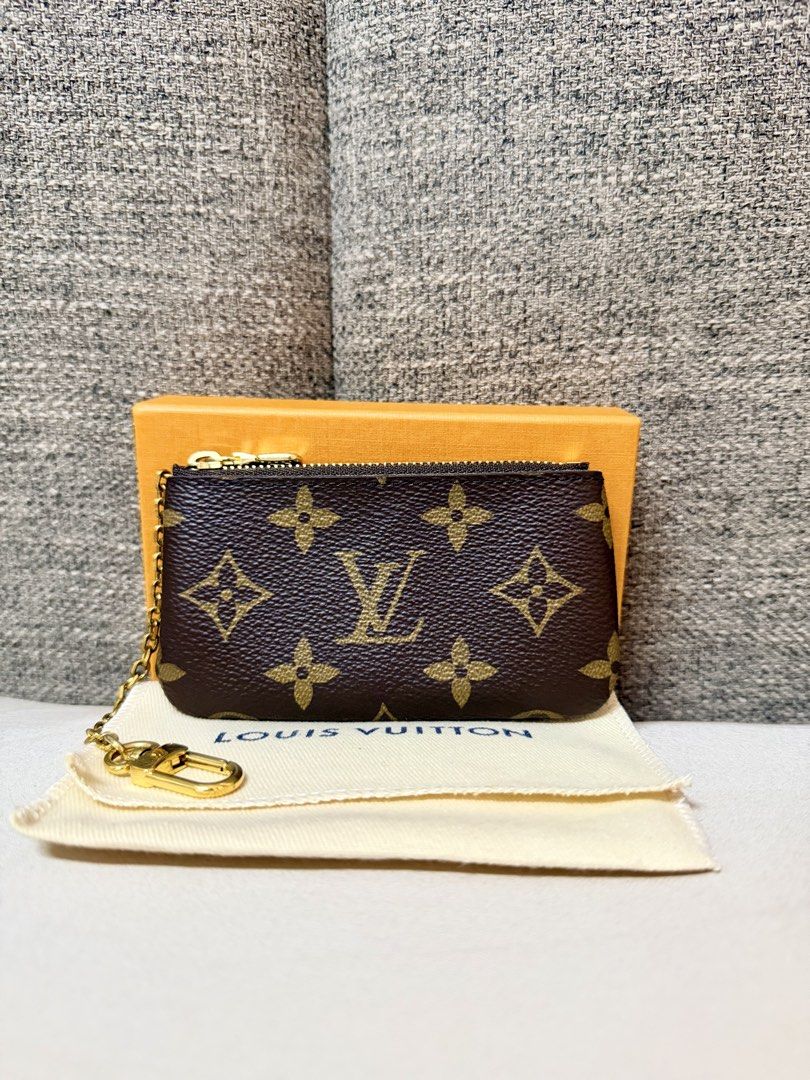 Authentic Louis Vuitton Key Pouch Monogram (Category: Luxury Bags & Wallets) located in Paranaque City. Submitted by angelibermejo (Listing ID 1462972334, Image 2). Description: 12 x 7 x 1.5 cm (Length x Height x Width) - Monogram coated canvas - Grained cowhide-leather lining - Gold-color hardware - Zip closure - Key ring - Chain with hook Flaw: Tarnishing on the hardware due to normal use..