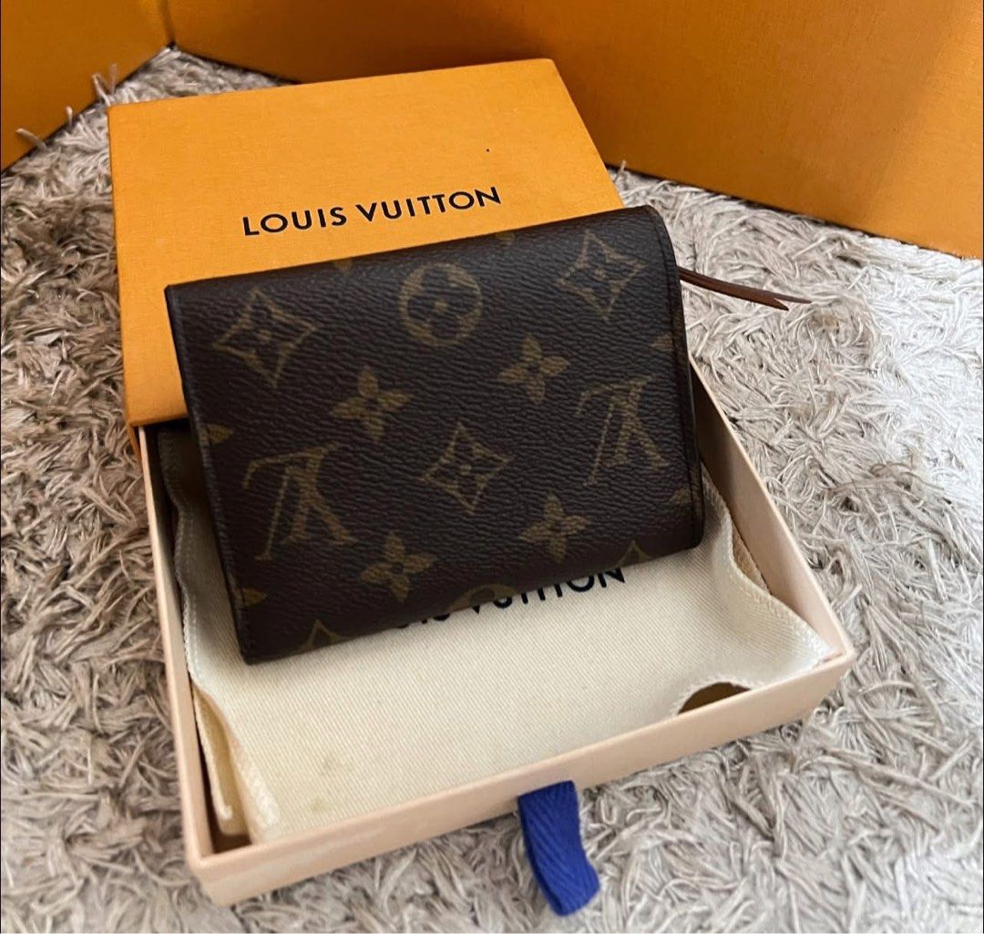 Authentic Louis Vuitton Victorine Wallet (Category: Luxury Bags & Wallets) located in Pasig City. Submitted by sheyfabph (Listing ID 1462910977, Image 3). Description: Authentic Louis Vuitton Victorine Wallet Microchipped Rank A condition: Minimal signs of use Comes with original box and dustbag -P18,500.