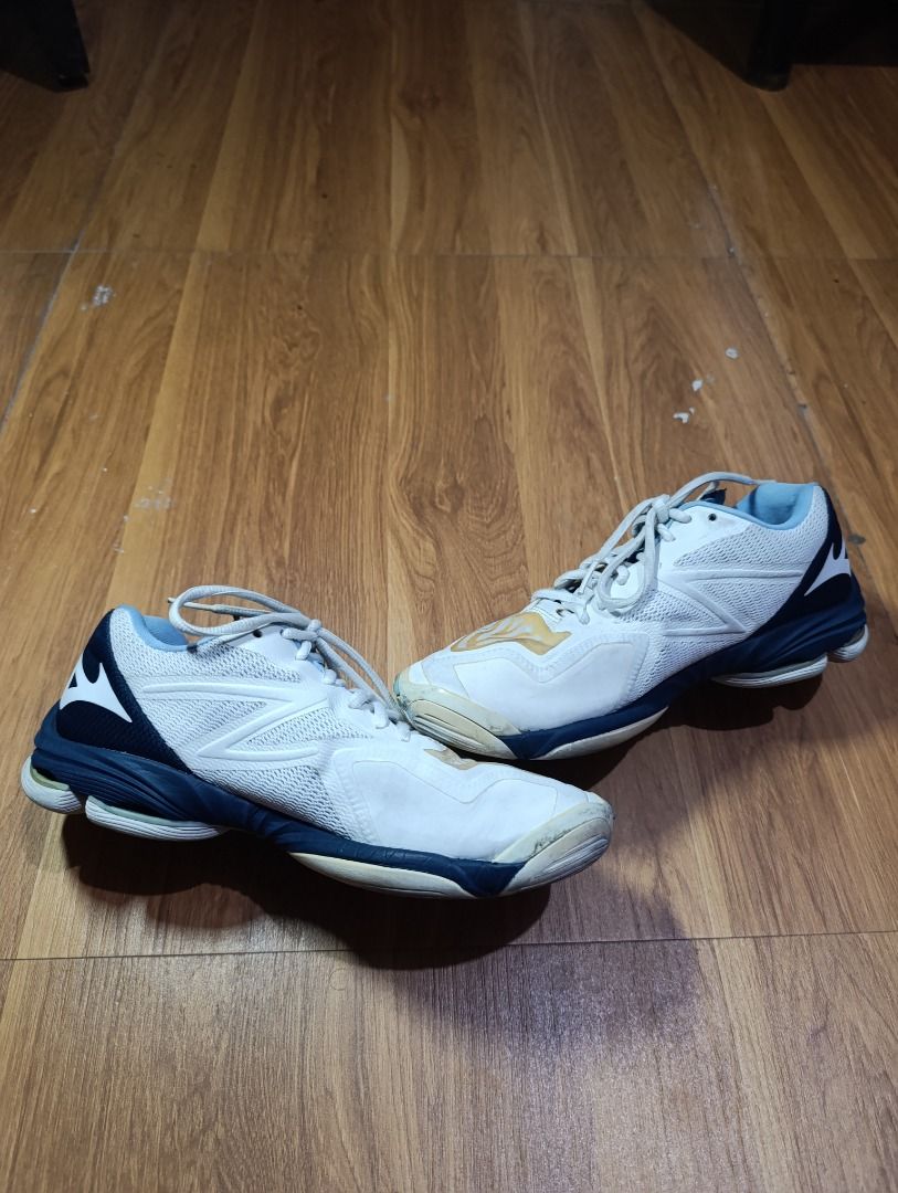 Authentic Mizuno Wave Lightning Z7 Shoes (Category: Sneakers) located in Bulacan. Submitted by koritoo (Listing ID 1463049889, Image 1). Description: Authentic Mizuno Wave Lightning Z7 Shoes Good as new no issue US men's size 7.5 UK 6.5 EUR 40.