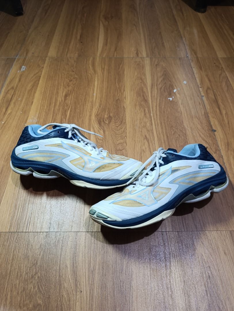 Authentic Mizuno Wave Lightning Z7 Shoes (Category: Sneakers) located in Bulacan. Submitted by koritoo (Listing ID 1463049889, Image 2). Description: Authentic Mizuno Wave Lightning Z7 Shoes Good as new no issue US men's size 7.5 UK 6.5 EUR 40.