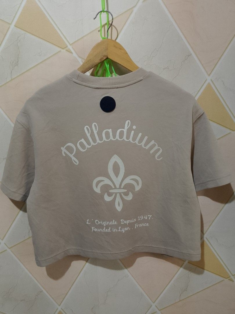 Authentic Palladium Heavyweight Cropped Pocket Tee (Size M) (Category: Shirts) located in San Pedro. Submitted by jokwanrocks09 (Listing ID 1462920296, Image 1). Description: Selling this high-quality, heavyweight crop top from Palladium. Very solid streetwear/utility piece with beautiful premium details! Condition: 9.5/10 (Excellent condition, crisp prints, no stains or flaws)Size: Medium (Tag reads M 165/84A - standard regular fit) Fabric: Heav