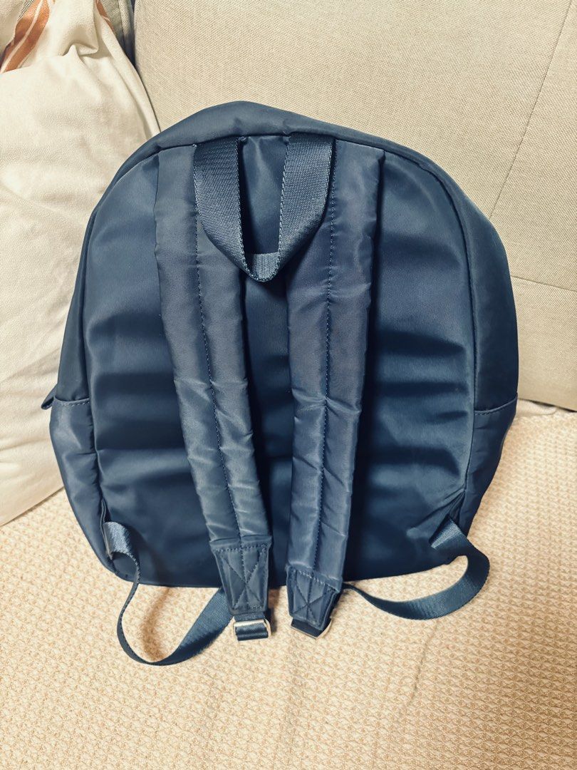 Authentic Tommy Hilfiger Navy Blue Backpack | Pre-loved (Category: Backpacks) located in Pasig City. Submitted by sheevecarmona (Listing ID 1463061279, Image 2). Description: Tommy Hilfiger Navy Blue Backpack 🎒 Authentic Tommy Hilfiger Navy blue nylon material Multiple compartments Adjustable padded shoulder straps Spacious main compartment Condition: Good / Pre-loved Used but still in good overall condition. All zippers are working properly. Mi