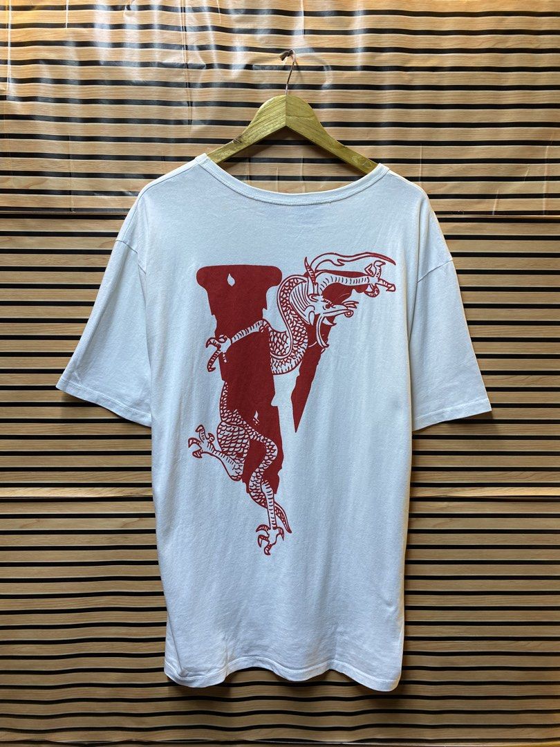 AUTHENTIC VLONE X CLOT “DRAGON TEE” (Category: Tshirts & Polo Shirts ) located in Makati City. Submitted by drip.poww (Listing ID 1462938203, Image 2). Description: - Authentic V Lone x Clot - Color: White - Size: XL - Dimes: 24x31 - Authentic - Excellent condition - Need wash, fresh from bale - Material: 100% Cotton Please don’t expect too much—these are thrifted (ukay) items. 😊 !!STILL NEGOTIABLE!!.