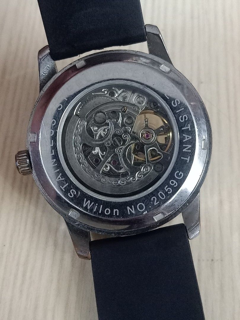 Automatic (Category: Men's Watches) located in Las Pinas. Submitted by quick_deals_great_finds2 (Listing ID 1462970320, Image 3). Description: Automatic good working condition.