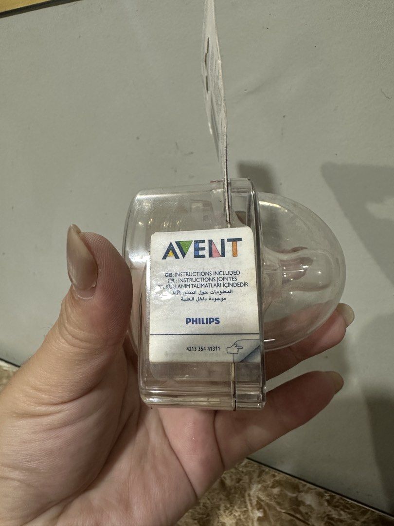 AVENT Natural Teat 3m+ Medium Flow 2 Pack Flexible Ultra Soft (Category: Breastfeeding & Bottle Feeding) located in Baguio. Submitted by azbentabols (Listing ID 1462936361, Image 2). Description: AVENT Natural Teat 3m+ Medium Flow 2 Pack Flexible Ultra Soft Sealed(madumi lang paper since natambak) .