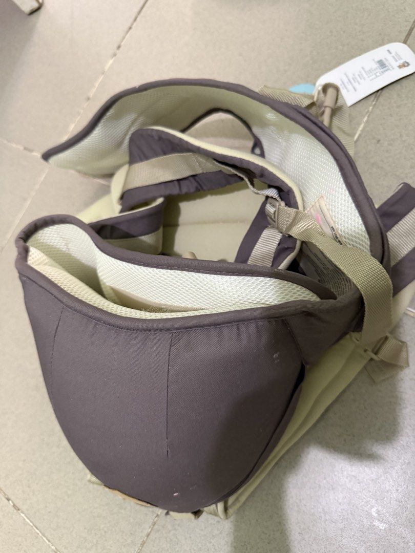 Baby Carrier (Category: Maternity Care) located in Cebu City. Submitted by kimmycsgirl88 (Listing ID 1463005885, Image 2). Description: Needs Cleaning thus selling low Never Used.