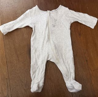 (Category: ) located in . Submitted by daisy_wardrobe (Listing ID 1462954575, Image 1). Description: .