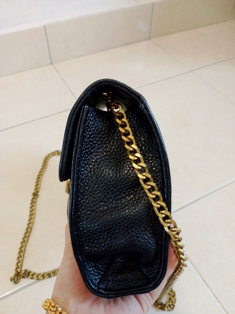 Bag Bundle (Category: Bags & Wallets) located in Seremban. Submitted by ain_muainnzah83 (Listing ID 1462950908, Image 2). Description: .