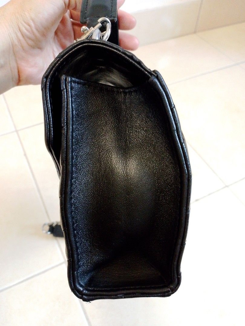 Bag bundle (Category: Bags & Wallets) located in Seremban. Submitted by ain_muainnzah83 (Listing ID 1462955274, Image 3). Description: .