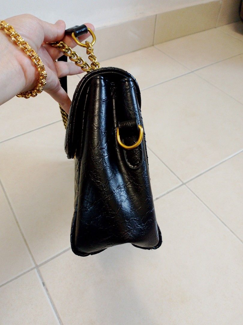 Bag bundle (Category: Bags & Wallets) located in Seremban. Submitted by ain_muainnzah83 (Listing ID 1462962158, Image 3). Description: .