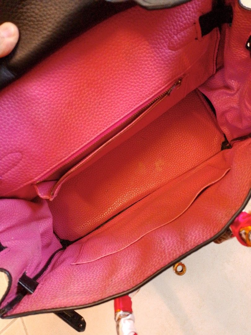 Bag bundle (Category: Bags & Wallets) located in Seremban. Submitted by ain_muainnzah83 (Listing ID 1462982010, Image 3). Description: .