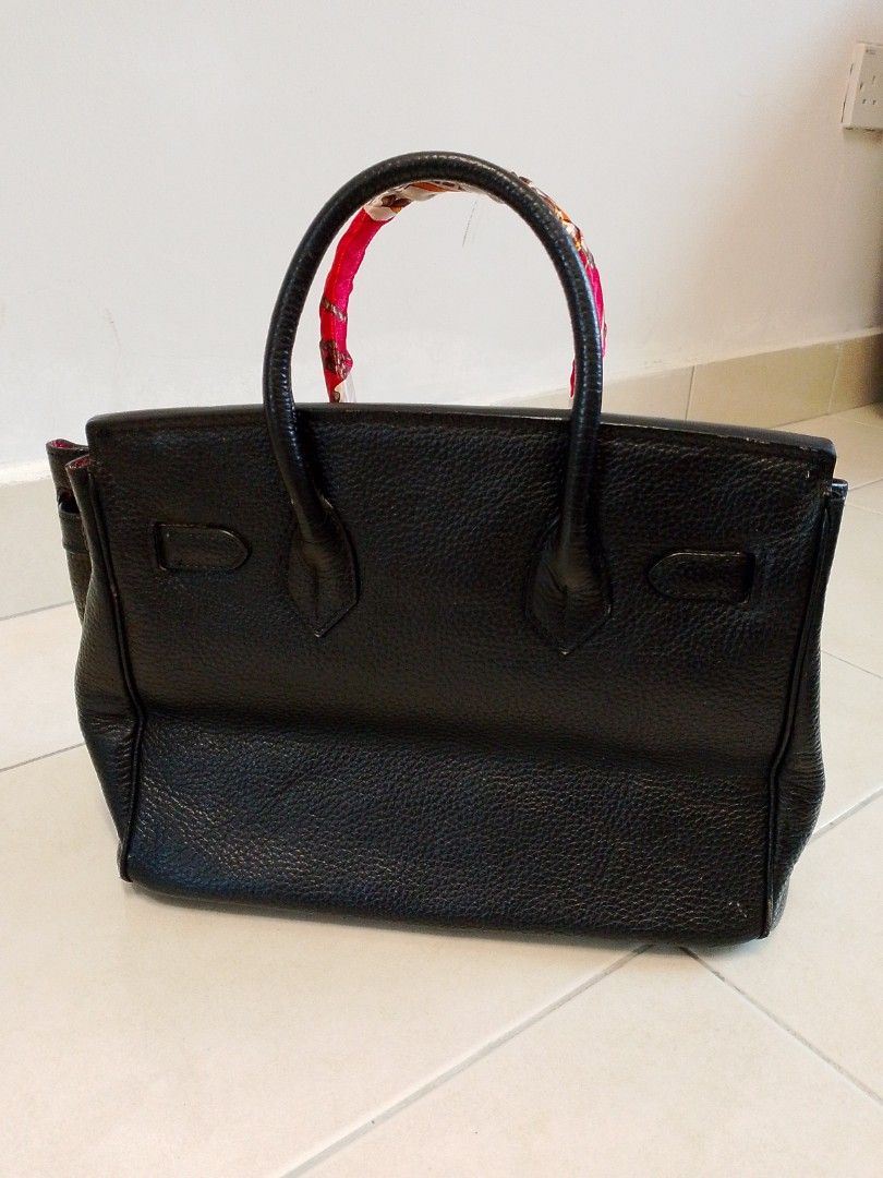 Bag bundle (Category: Bags & Wallets) located in Seremban. Submitted by ain_muainnzah83 (Listing ID 1462982010, Image 2). Description: .
