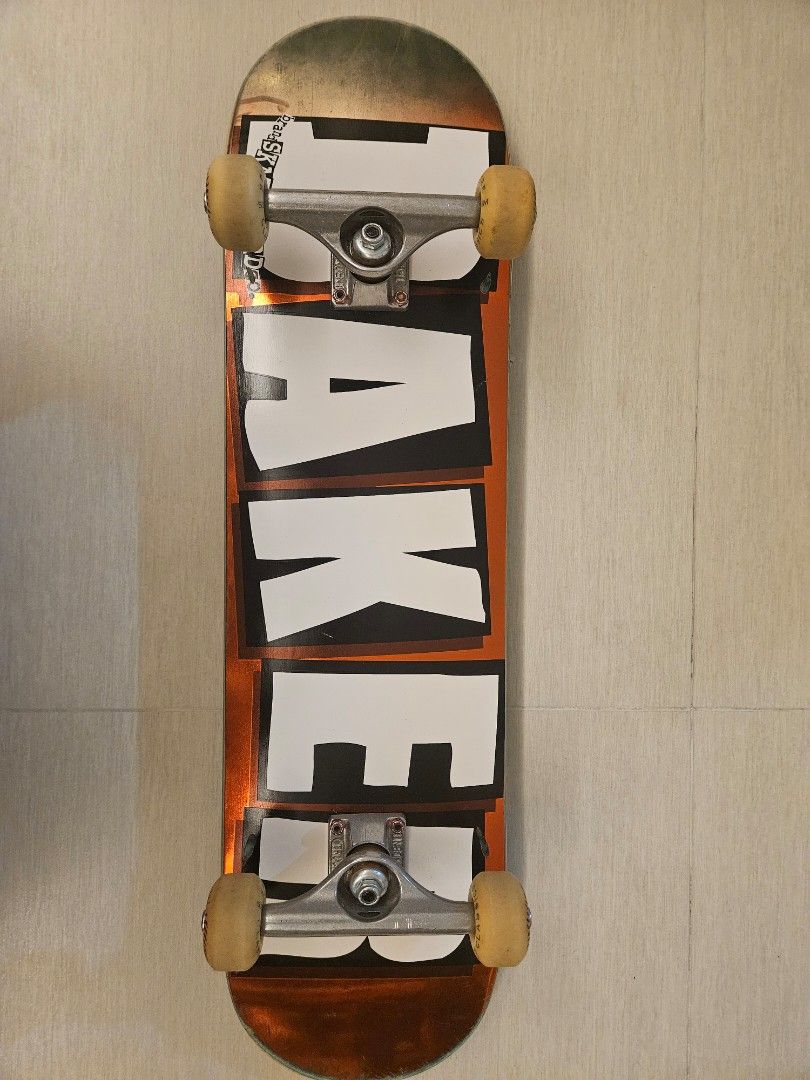 Baker Skateboard Deck with Independent Trucks and Bones Bearings （分類：運動與體育 -溜冰鞋，旱冰鞋和滑板車）位於 Hong Kong。 由 mclo43196 提交（商品編號 1463016773，圖片 1）。簡介： Baker skateboard deck with orange and black graphics. Independent trucks installed. Bones Reds bearings included. Also comes with a Stoked skate tool. Ready to ride. Great setup for cruising or tricks. Skateboard package including: 1. Deck BAKER Logo Deck 8.0" x 31.5" 2. Truck Stage 11 Polished Standard In