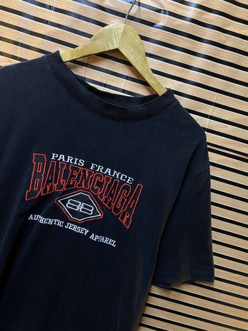 BALENCIAGA EMBROID TEE (Category: Tshirts & Polo Shirts ) located in Makati City. Submitted by drip.poww (Listing ID 1462961515, Image 2). Description: - Authentic Balenciaga - Color: Black - Size: Large - Dimes: 22x29 - Authentic - Excellent condition - Need wash, fresh from bale - Material: 100% Cotton Please don’t expect too much—these are thrifted (ukay) items. 😊 !!STILL NEGOTIABLE!!.
