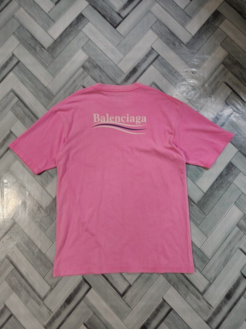 Balenciaga Script T shirt (Category: Tshirts & Polo Shirts ) located in Tacurong. Submitted by groovyf1nds (Listing ID 1462936351, Image 2). Description: Balenciaga Script Condition: Excellent Color rate: 10/10 Size: Large Dimes: 21 width, 29 Length .