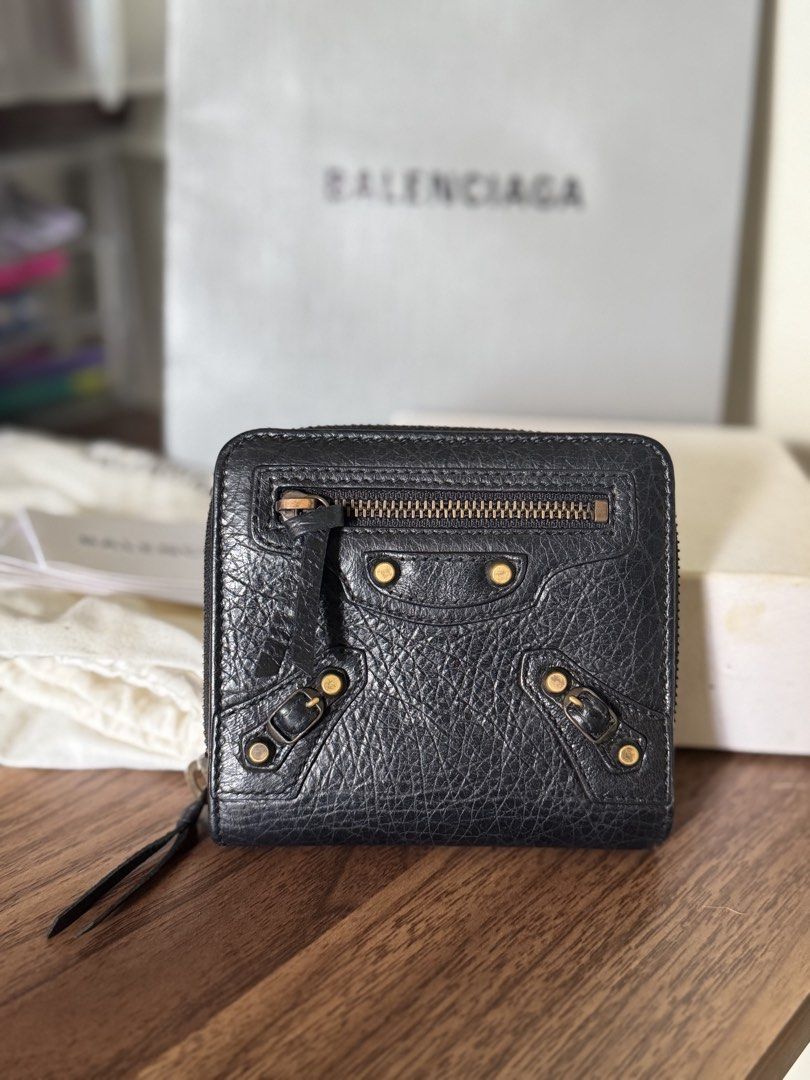 Balenciaga Wallet (Category: Luxury Bags & Wallets) located in Cainta. Submitted by lmsyyyy (Listing ID 1462930957, Image 1). Description: Balenciaga Compact Wallet with dustbag and box -8 card slots - Comes with original dust bag and box .